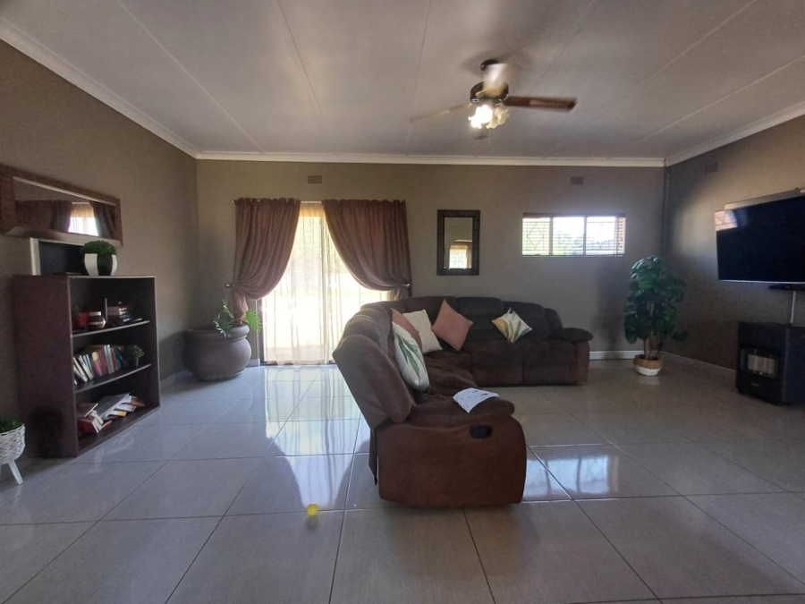 To Let 3 Bedroom Property for Rent in Adamayview North West